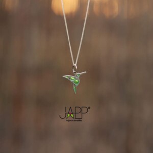 Pendentif-colibri-en-argent-vert-emaille-a-la-main-en-France par Japp