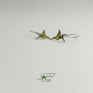 Boucles d'oreilles colibri en argent émaillé vert Une partie du montant des colibris est reversé à l'association forestières Sylv'Acctes. Japp fait sa part du colibri